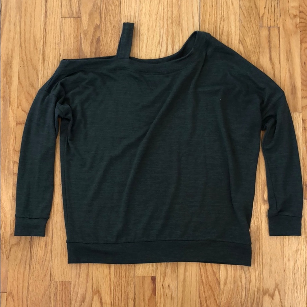 Mely Single Cold Shoulder Knit Top